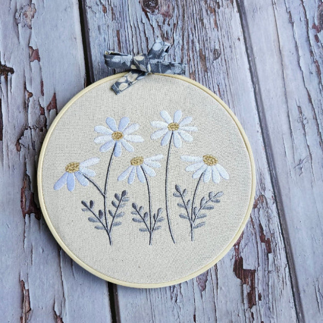 Hoop embroidery daisies