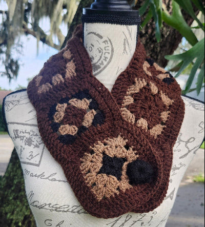 Granny crochet neck